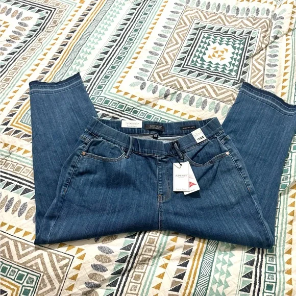 NWT JUDY BLUE High Waist Pull On Capri Denim - Picture 6 of 8